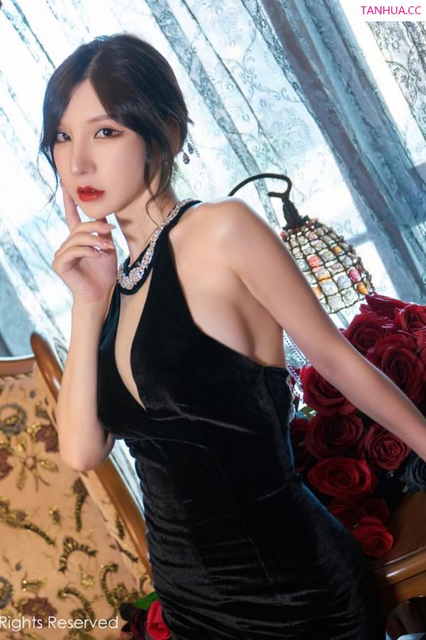 周于希dummy  周于希大理旅拍 华丽典雅黑丝吊裙第21张图片